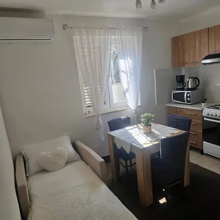 Josipa-apartman 아파트 Ražanac